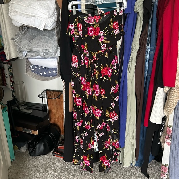 Guess floral jumpsuit/romper. Size medium - Picture 1 of 4